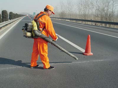 道路密封膠灌縫前吹掃