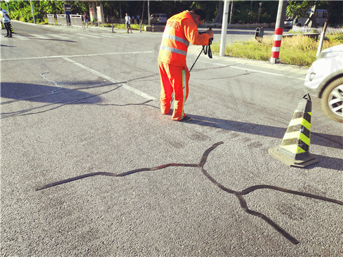 直擊道路養(yǎng)護三大“痛點”，看嘉格瀝青貼縫帶如何輕松應(yīng)對